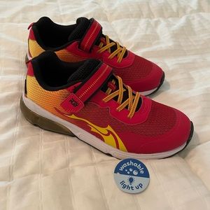 New in box Stride rite made2play boys Sz 2 victory lighted sneaker